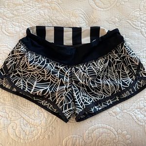 Lululemon Speed Up 2.5” shorts